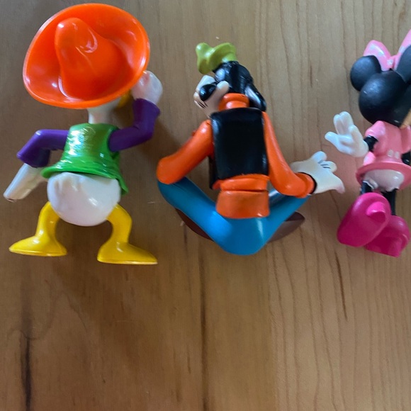 4 Vintage Disney PVC Epcot Collectible Minnie Daisy Goofy Donald Figurine Toys - Picture 7 of 14